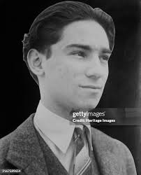 8,190 Roger Head Photos & High Res Pictures