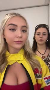 Phoebe Carr (@phoebecarr)