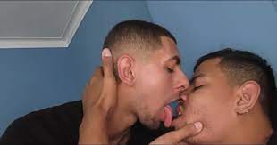 Hot Bi Latin Men Amazing kiss - ThisVid.com