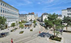 La Ligne B Du Tramway D Orleans Parc Urbain Amenagement Paysager Tramway