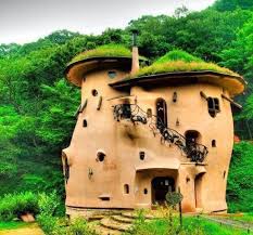 5 Maisons Ecologiques Extraordinaires Que Vous Pouvez Faire Vous Meme Esprit Spiritualite Metaphysiques Maison Ecologique Maison Traditionnelle Maison De Conte De Fees