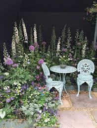 Modern Garden Design Tips Backyardmodern Chelsea Flower Show Small Garden Design Garden Inspiration
