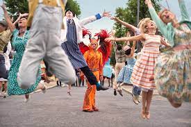 The latest tweets from rocketman (@rocketmanmovie). George Richmond Bsc Imbues Period Looks And Fantastical Scenes With Anamorphics On Rocketman Panavision