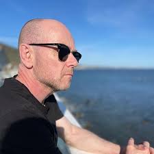 Amazon.com: Lockdown: 9781445018508: Black, Sean, Harding, Jeff: Libros