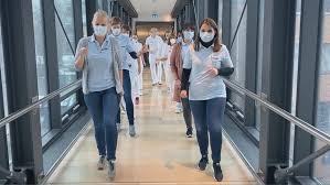 Das außergewöhnliche projekt tanz jerusalem sucht die unterschiede und gemeinsamkeiten der drei großen monotheistischen religionen sowohl musikalisch wie. Jerusalema Challenge Nurnberger Kliniken Wagten In Krisenzeit Einen Tanz Nurnberg Nordbayern De