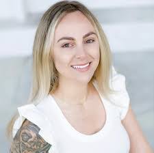 Cindy Becker's Instagram, Twitter & Facebook