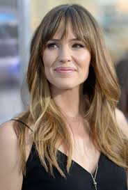 Hair Envy Of The Day Jennifer Garner S Fringed Bangs Jennifer Garner Hair Brown Hair Bangs Brown Blonde Hair