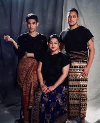 Cerita masa remaja kakak mario lawalata ini ungkap kebenaran mengejutkan. Mom Reveals Reasons To Allow Oscar Lawalata To Be A Woman