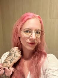 Loose lips sink ships but these lips will tell you that the term seagull is  an inaccurate but colloquial misnomer because there are over 50 species of  gulls and none of them