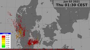 I alt 1779 lynnedslag ramte landet onsdag og natten til torsdag. Dmi On Twitter Kraftige Byger Lyn Og Torden Rammer Den Vest Og Sydvestlige Del Af Danmark Frem Til Kl 01 30 Er Der Registreret Omkring 2000 Lyn Lokale Skybrud Kan Ikke