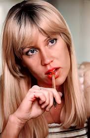 H A N G ' n 👣 T E N I N T O T H E 🌊 W E E K E N D