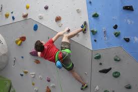 Outdoor climbing and competition climbing. Friction Labs Das Beste Chalk Zum Klettern Und Bouldern