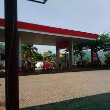 Selain itu, 2 unit mesin pompa dan atap spbu hangus terbakar. Pom Spbu 54 651 56 Ngantang Spbu Di Ngantang