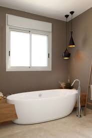 Moderne Inneneinrichtung In Weiss Und Holz Ein Penthaus Badezimmer Badezimmer Braun Badezimmer Beige