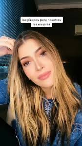 chicas los piropos que has recibido, compárteme aquí en los comentarios 📌  #alejandraazcarate #standupcomedy #monologoshumor #mujervshombre #humor