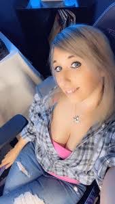 Mandy Summers's Instagram, Twitter & Facebook