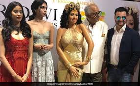 Madame tussauds singapore is a museum in sentosa, singapore. Sridevi Forever Janhvi And Khushi Unveil Hawa Hawai Wax Statue At Madame Tussauds Singapore