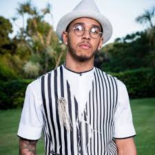 Hij rijdt momenteel in de formule 1 voor mercedes , nadat hij van 2007 tot 2012 voor mclaren had gereden. Lewis Hamilton Facts Bio Wiki Net Worth Age Height Family Affair Salary Career F1 Formula 1 Car Vettel Girlfriend Brother House 2019 Factmandu