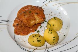 Poulet au vinaigre is a traditional french bistro classic consisting of chicken in a creamy vinegar sauce. Poulet Au Vinaigre A La Lyonnaise La Cuisine De Jackie
