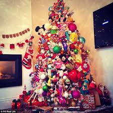 Mother Decorates Her Christmas Tree With Over 100 Disney Bears Disney Christmas Tree Theme Disney Christmas Tree Creative Christmas Trees