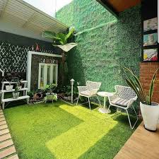 Kondisi tanah yang cocok tentunya akan memberi pengaruh besar bagi kesuburan rumput hias kita. Jual Rumput Sintetis Untuk Taman Futsal Playground Dan Dekorasi Shopee Indonesia