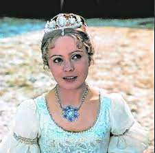 Die tschechische schauspielerin libuse safrankova („drei haselnüsse für aschenbrödel) ist im alter von 68 jahren gestorben. Llpcj81jfu 7wm