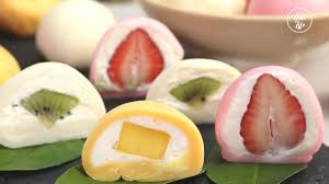 With Whipped Cream And Strawberry Mango Kiwi Inside Mochi Is A Popular Traditional Japanese Sweet Indulge Yourself With Mochi Recipe Food Pretty Food