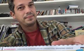 Affiancare le competenze analogiche a quelle digitali insomma, ed essere sempre proiettati verso il futuro per non lasciarsi travolgere dagli imprevisti. Editoria Indipendente Crowdfunding E Self Publishing Enrico Flacowski Ci Spiega Come Diventare Editore Oggi