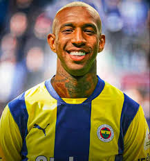 Milan Skriniar: “Burada olduğum için çok mutluyum. Harika hissediyorum.  Takım arkadaşlarım ve tüm ekiple birlikte sahada olmak için  sabırsızlanıyorum. Fenerbahçe taraftarlarına selamlarımı yolluyorum.  Stadımızda maç izledim. Taraftarlarımız harika ...