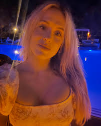 You can cut all the flowers but you cannot keep Spring from coming. #spring  #miami #loewshotels