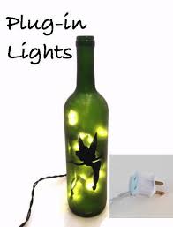 Bouteille De Vin Recyclee Transforme En Une Lampe Avec Fee Clochette De Peter Pan Sur Le Devant Parfait Pour N Importe Q Bottles Decoration Soju Bottle Bottle