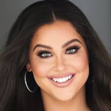 Laney Edwards's Instagram, Twitter & Facebook