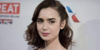 Contact phil collins on messenger. Lily Collins Hatte Mit Ghosting Zu Kampfen