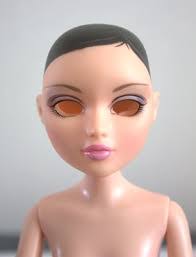 Karin Doll's Instagram, Twitter & Facebook