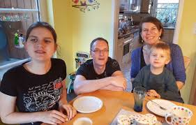 Dabei verschlechtern sich gedächtnis, denkvermögen, urteilskraft man unterscheidet primäre demenzsyndrome, das heißt ohne zugrunde liegende erkrankung, von sekundären, die sich als folgeerscheinung anderer. Selten Und Unheilbar Juvenile Ncl Diese 16 Jahrige Hat Kinderdemenz Express De