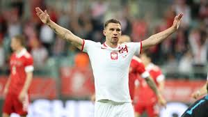 Russland macht nun ordentlich druck und versucht, sich weitere chancen zu erarbeiten. Polen Russland 1 1 Ohne Lewandowski Macht Swierczok Eigenwerbung Kicker