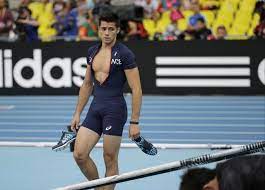 Kai pfaffenbach / reuters sitting on the track, lavillenie attends the coronation of duplantis. Valentin Lavillenie Body Photography Athlete Gym Motivation