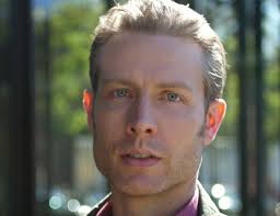 Robert Clift's Instagram, Twitter & Facebook