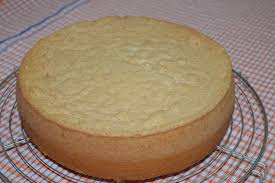 Une Recette Genoise Delicieuse Toute Simple A Utiliser Pour Tous Vos Desserts Recette Genoise Genoise Facile Alimentation