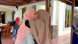 Bonda rozita ibrahim is a famous youtube star, who was born on august 30, 1975 in malaysia. Aliff Syukri S Mother Clarifies Story About Bad Blood With Datin Shahida Hype Malaysia
