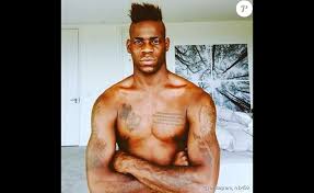 Balotelli later deleted the image from his account. Mario Balotelli Pose Sur Instagram Le 27 Aout 2017 Purepeople
