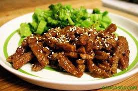 Primero hay que hacer un delicioso caldo para que se cocine el seitan. Seitan Carne Vegetal Hecho En Casa Por 2 Euros Ecocosas
