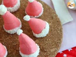 Meringues Bonnets De Pere Noel Recette Ptitchef Recette Meringue Faire Fondre Du Chocolat Dessert Noel