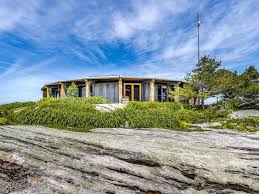 Cottage Of The Week: $2.7 Million For A Georgian Bay Beach House With A  Waterside Sauna - Toronto Life