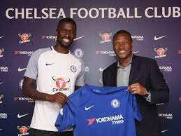 Der deutsche verteidiger streicht erst seinen mund über pogbas schulter, dann schnappt er zu. Fix Rudiger Wechselt Von As Rom Zum Fc Chelsea