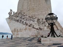 Located along the river where ships departed to explore and trade with india and orient, the monument celebrates the portuguese age of discovery during the 15th and 16th. File Lisboa Padrao Dos Descobrimentos 04 Jpg Wikimedia Commons