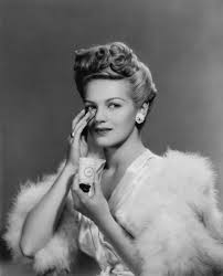 Here the 9 best and stylish retro hairstyles for women in images. Best Vintage Hair Styles Vintage Hair Inspiration Vintage Beauty Photos