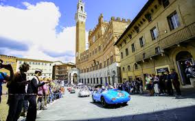 Il passato e il presente di alfa romeo si intrecciano in un vortice di ricordi ed emozioni nella mille miglia 2021, che scatterà dopodomani da brescia, dove in viale venezia è tutto pronto per il via della trentanovesima edizione rievocativa della corsa più bella. 1000 Miglia 2021 P Vom 16 Bis 19 Juni
