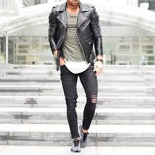 Tenue Veste Motard En Cuir Noire T Shirt A Col En V Olive Jean Skinny Dechire Noir Chaussures De Sport Grises Jeans Skinny Dechires Veste Motard Veste En Cuir