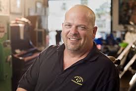 Austin chumlee russell, uno de los protagonistas del docurrealitypawn shop, conocido en españa como la casa de empeños o el precio de la historia, ha sido detenido por la. Asi Ha Crecido La Cuenta Corriente De Los Duenos De La Casa De Los Empenos Celebrities